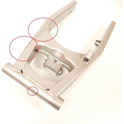 [PRODUIT D'OCCASION] Bras oscillant origine pour moto Suzuki 600 Bandit 2000 à 2004 (1/2)