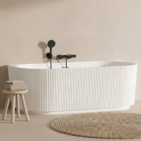 STRIA 170 cm weiße gerippte Acryl-Wandbadewanne (1/5)
