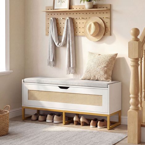 Banc à chaussures blanc en rotin avec coffre caché, coussin rembourré et couvercle sécurisé pour entrée, chambre et salon (1/5)