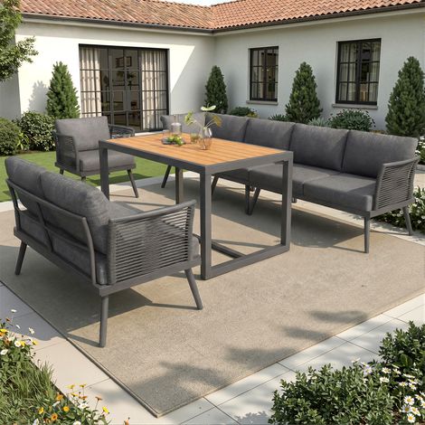 Ensemble de salon d'extérieur 7 places, canapé d'angle tressé avec accoudoirs, structure en acier robuste anti-rouille, livré avec table basse et fauteuil en bois, coussins assortis inclus, teinte gri (1/5)