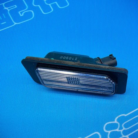 26510-2GD0A is suitable for Venucia D60T90, Venucia V, and Venucia Star rear license plate lights. (1/4)