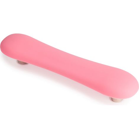 Tirador de Asa para Mueble  Estilo Decorativo  Fabricado en PVC-ZAMAK  Acabado en Rosa  Distancia Entrepuntos: 96 mm  Medidas 1312624 mm  Sistema de Fijación  Incluye Tornillos M4  2 Unidades - (1/2)