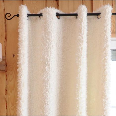 Rideau occultant 135x250cm – Peau de mouton – 100% polyester – Tête renfort 8 oeillets – Lavable à 30° – Eminza