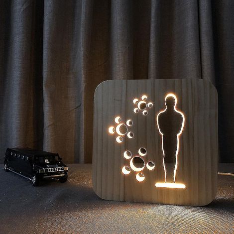 Veilleuse en bois 3D représentant un homme doré, lampe créative en bois. (1/5)