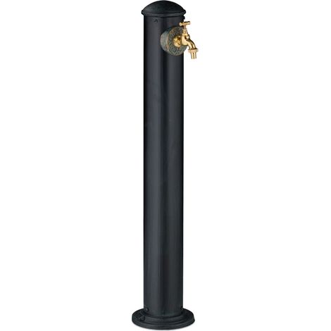 Antiker brunnen 8830