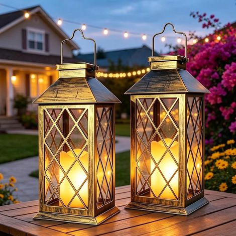 Lanterne Solaire Exterieur, 2 Pièces Suspension Lampe Solaire Bougie LED Flamme Vacillante,IP44 Étanche Deco Jardin Exterieur pour Table Terrasse Funeraire Balcon Decoration, Or vieilli (1/5)