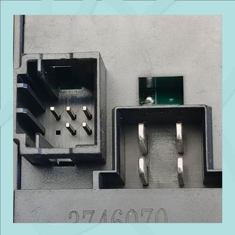 3746070-N02 is suitable for the electric window regulator switch of Changan Ruicheng, single control of the passenger side rear door. (1/2)