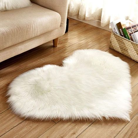 Tapis shaggy en forme de cœur 40 x 50 cm – Acrylique doux et moelleux – Antidérapant pour sols froids – Lavable à 30 °C – Blanc (1/5)
