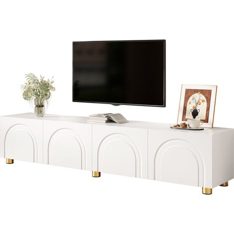 Conçu avec un relief ondulé, ce meuble bas TV a quatre portes et des pieds métalliques robustes. Il s’agit d’un meuble moderne parfait pour équiper votre salon et ranger vos affaires. (1/5)