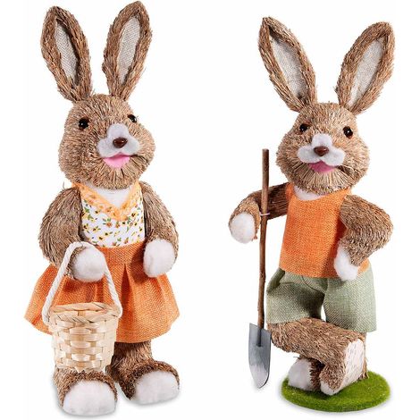 Coppia di coniglietti pasquali in fibra naturale con cestino e pala, ideali per vetrine di Pasqua, set da 2 pezzi, cm18,5x14x43H(orecc.estese)