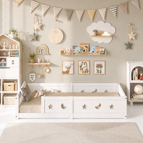 Lit enfant au sol 120x200 cm, barrière antichute étoiles et lunes, cadre en pin massif, sommier à lattes, blanc, pour chambre enfant