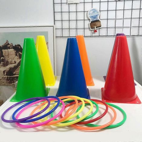 Jeu combiné de cônes et d'anneaux pour enfants, idéal pour le carnaval 2024 et favorise la coordination œil-main. Convient pour une utilisation intérieure et extérieure.