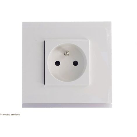 Hager – Prise de courant complète 2P+T 16A 250V – Blanc – Pour installation intérieure – Dimensions 88x92mm – Indice de protection IP20