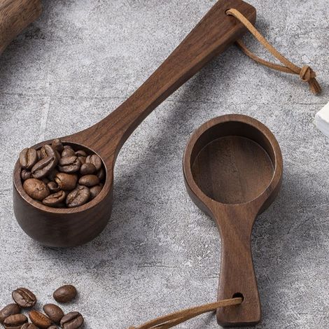 1 cuillère doseuse en bois de noyer 9,5 cm pour grains et poudre de café avec fonction de suspension idéale pour doser café thé sucre farine et autres ingrédients en cuisine et pour préparer des boiss (1/4)