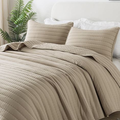 Couvre Lit 2 Personnes 260x225 cm, Beige Dessus de Lits Douce, Jeté de Lit Boutis, Couverture Matelassé, Matelassage de Lit et Canapé (1/5)