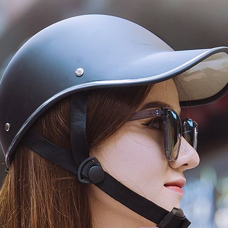 Casque de baseball noir (pas d'échantillon disponible, processus en cours) (1/5)