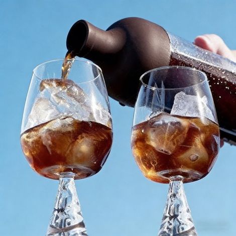 Caffettiera per caffè freddo, caraffa in vetro da 750 ml con filtro. Per caffè freddo e tè freddo. Facile da riempire e pulire. Braun (1/5)