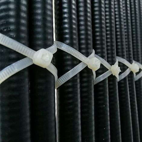Lot de 20 serre-câbles en nylon - 7,2 x 350 mm - Blanc - pour les fixations électriques et de quincaillerie. (1/4)