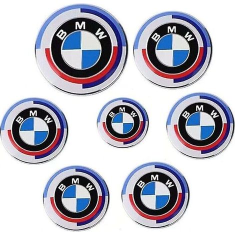Gilt für das 7-teilige BMW-Autologo. Exklusive, limitierte Auflage des Logos zum 50-jährigen Jubiläum für Front und Heck. (1/5)
