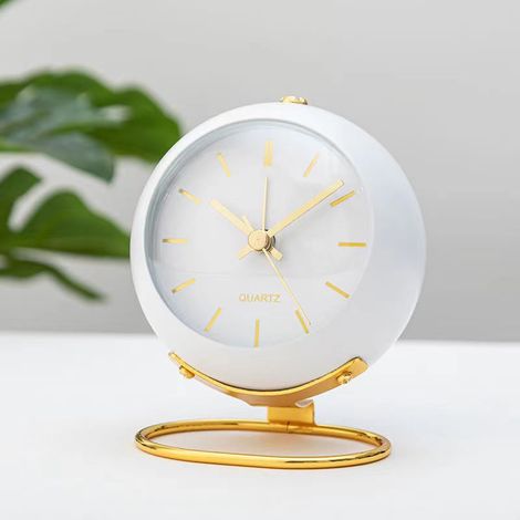 Batteriebetriebener Tischwecker mit Licht, kleiner, geräuschloser analoger Wecker (ohne Ticken), ideal für Nachttisch, Schlafzimmer, Küche, Büro, Reisen, Kinderzimmer oder für Einrichtungen im Vintage (1/3)