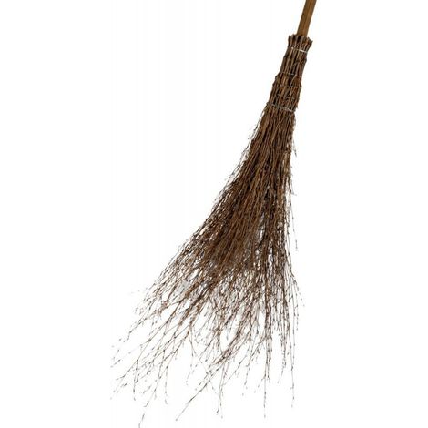Escoba de bambú con aproximadamente 220 cm.