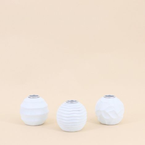 Set de 3 bougeoirs en résine blanche texturée