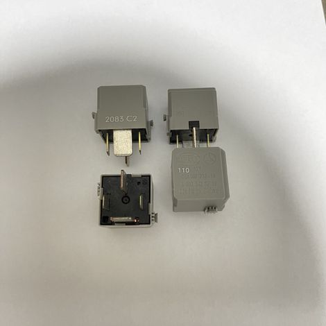 Nagelneues Hella-Relais 4RA007793-10 Mercedes 12V 4-poliges Relais A0025428719