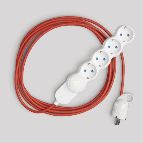 creative cables -  Multipresa tedesca con cavo in tessuto rosso lucido e spina Schuko con anello comfort