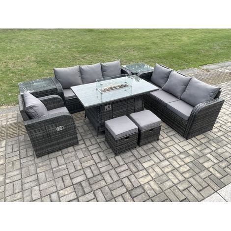 Fimous 9-Sitzer Polyrattan Gartenmöbel Set Gas Feuerstelle Esstisch Liegestühle 3-Sitzer Sofa Set mit Beistelltisch 2 kleine Fußhockern (1/5)