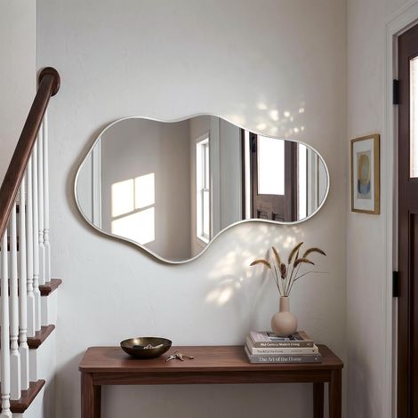 Miroir mural irrégulier, miroir asymétrique avec cadre en aluminium de 4 mm en verre incassable et décoratif pour la salle de bain, la chambre à coucher et le dressing (1/5)