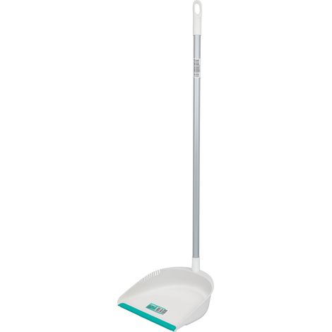 Recogedor de plástico con mango de madera