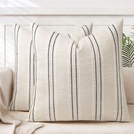 Lot de 2 Housses de Coussin décoratives en Lin de Style Rustique, 66 x 66 cm, Motif bohème texturé, Beige avec Rayures tissées en Fils Blanc et Noir teintés en Fil pour canapé et Sofa de Salon (1/5)