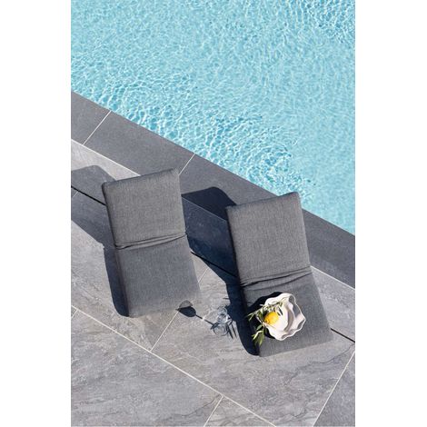 Trond chaise longue avec coussin de jardin noir. (1/5)