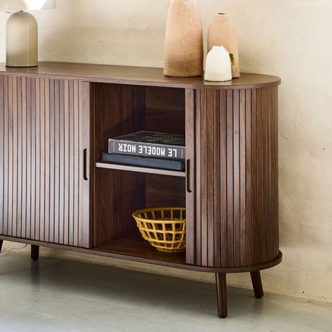 Sweeek – Buffet scandinave 2 portes coulissantes – 4 compartiments – Panneaux stratifiés effet bois rainuré – Dimensions L 120 x P 40 x H 75 cm