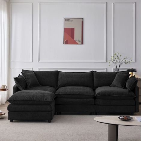 Canapé d’angle fixe 3 places en tissu noir avec pouf modulable, structure en bois, 267 x 154 x 85 cm, accoudoirs carrés et 2 coussins décoratifs – de FLORAGRACE (1/5)