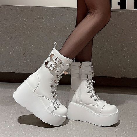 Bottes moto noires à semelles épaisses, cloutées style punk, chaussures Martin pour femme, bottines universitaires (1/4)
