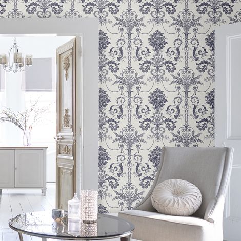 Papier peint intissé à motif damassé – Couleurs bleu nuit et écru – Raccord droit 64cm – 1005 x 52cm – Entretien facile – Laura Ashley