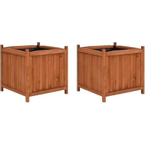 Deux grands pots de fleurs, 50x50x50 cm, en bois de cèdre.