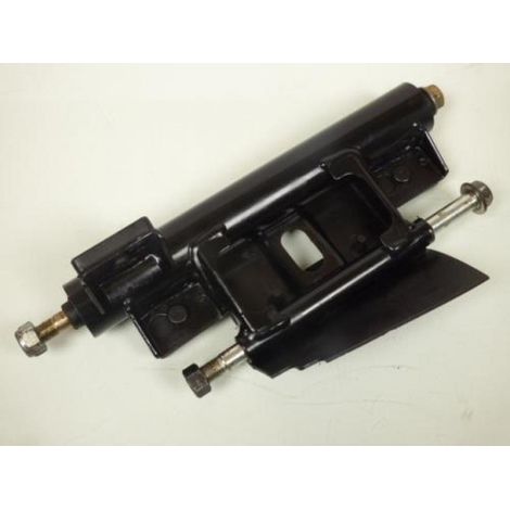 [PRODUIT D'OCCASION] Support moteur origine pour scooter Suzuki 125 Burgman 2002-2006 (1/3)