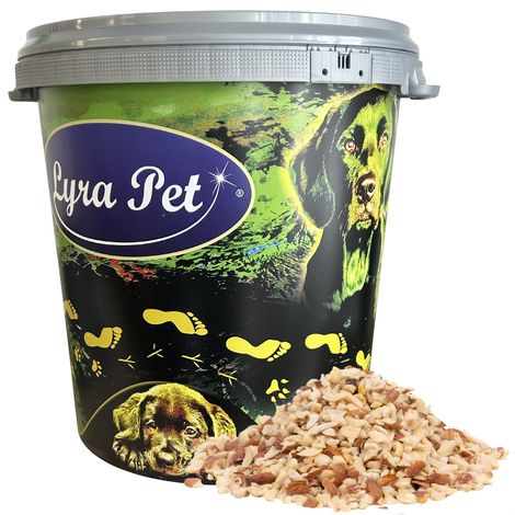 10 kg Lyra Pet® Erdnusskerne gehackt mit Haut in 30 L Tonne