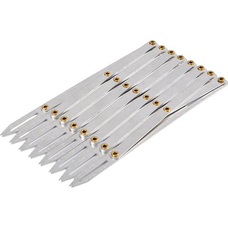 Curtains in stock in high demand, curtain making tools of identical size, matching patterned curtains, drilling and punching. (1/5)