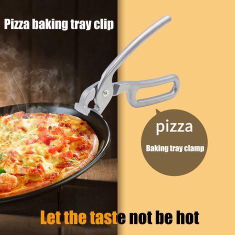 Pinces à pizza robustes en aluminium moulé anti-rayures, idéales pour soulever les plats chauds au micro-ondes. (1/5)
