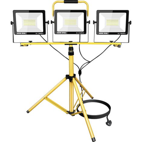 3x 100W (300W) Projecteur de Chantier LED avec Trépied Pied 6000K Blanc Phare de Travail Led Pour Atelier, Garage, Terrasse, Jardin, Etanche IP66 Exterieur Interieur (1/5)