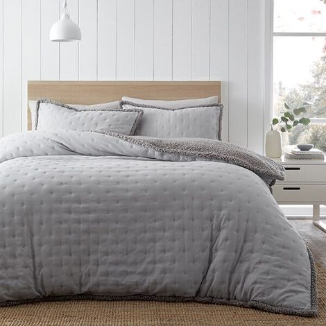 Catherine Lansfield Cosy Nori Sherpa Super King Duvet Set Silver (1/5)