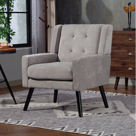 Sillón tapizado gris claro en lino con patas de madera maciza y acolchado capitoné (1/5)