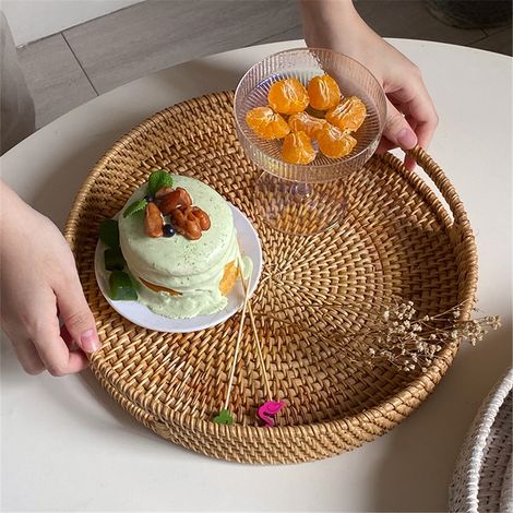 Plateau de service rond en rotin tressé avec canapé table basse (1/4)
