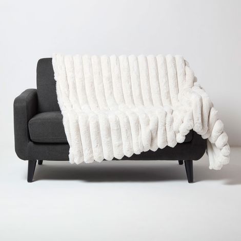 HOMESCAPES Cream Faux Fur Ribbed Throw, 130 x 160cm (1/5)