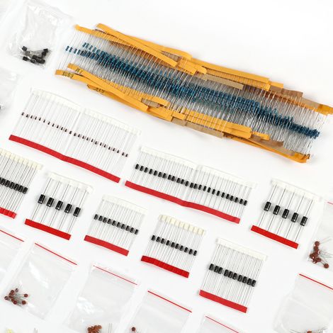 Six types de composants : résistances, condensateurs électrolytiques, LED, diodes, transistors et puces céramiques. (1/5)