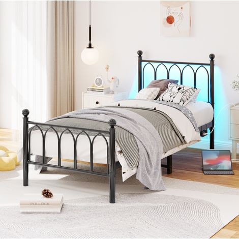 Cama metálica 208x90x102 cm, con cabecero y piecero altos, LED, carga USB, MDF y metal, negro (1/5)