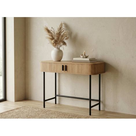 Consola con frentes ranurados, estilo boho, roble, tiradores negros, 100 cm.